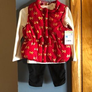 Red gold bow vest outfit